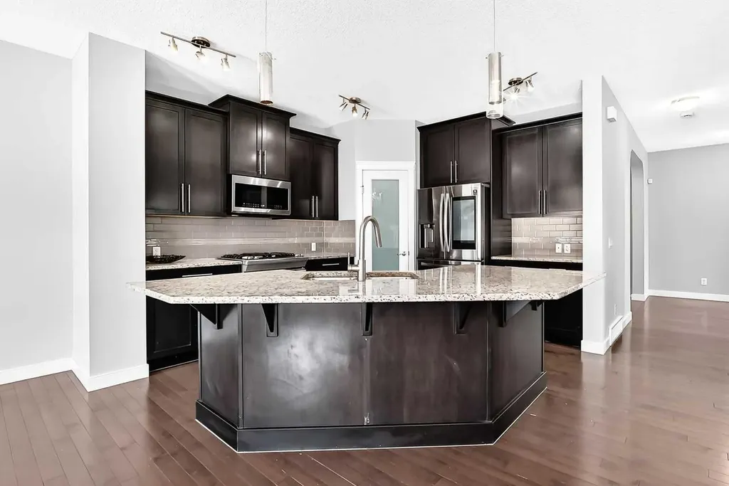 325 Evanspark Gardens NW Calgary AB T3P 0G6