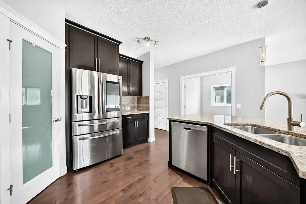 325 Evanspark Gardens NW Calgary AB T3P 0G6