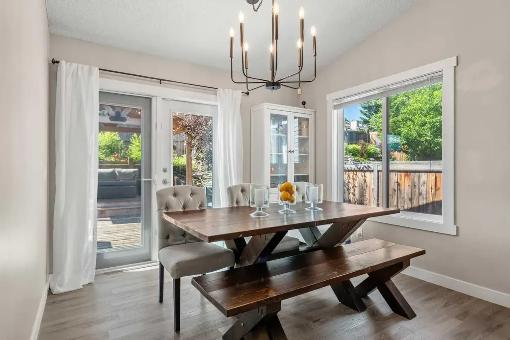 78 Edgevalley Close NW Calgary AB T3A 5E9