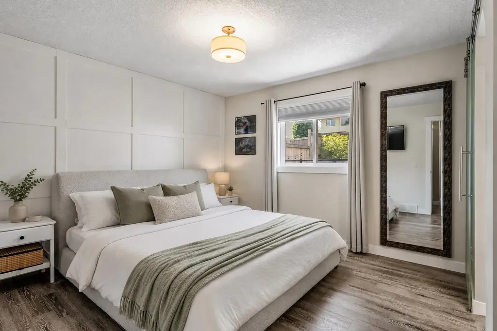 78 Edgevalley Close NW Calgary AB T3A 5E9