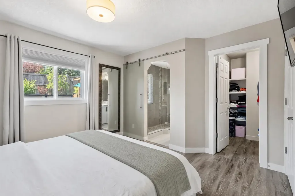 78 Edgevalley Close NW Calgary AB T3A 5E9