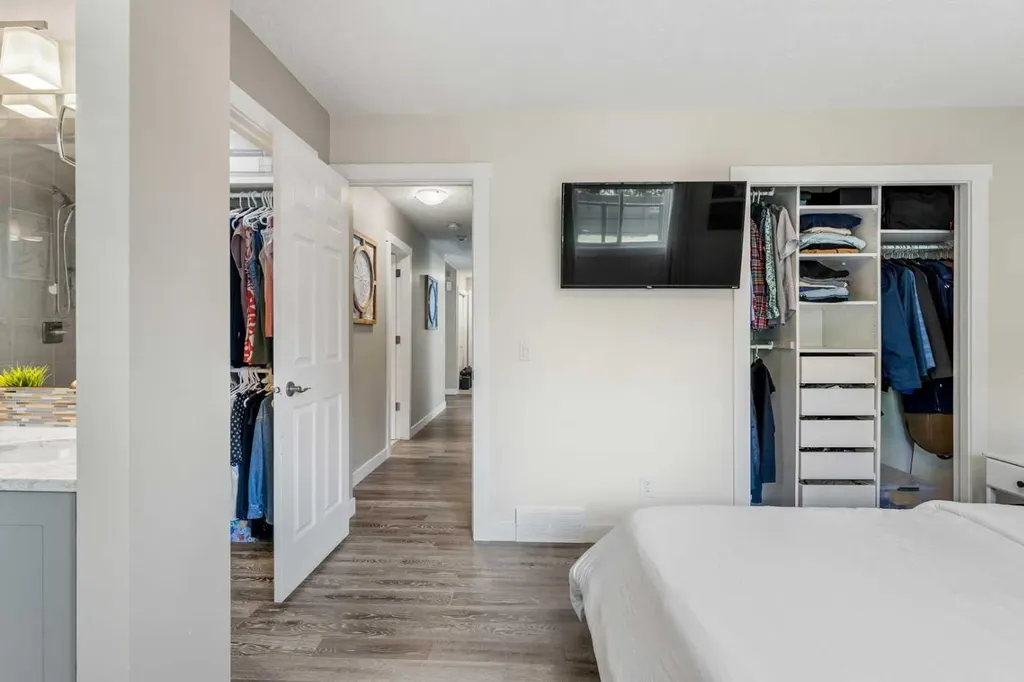 78 Edgevalley Close NW Calgary AB T3A 5E9