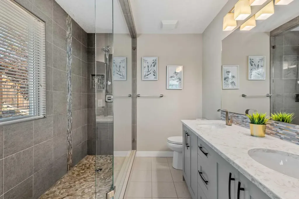 78 Edgevalley Close NW Calgary AB T3A 5E9