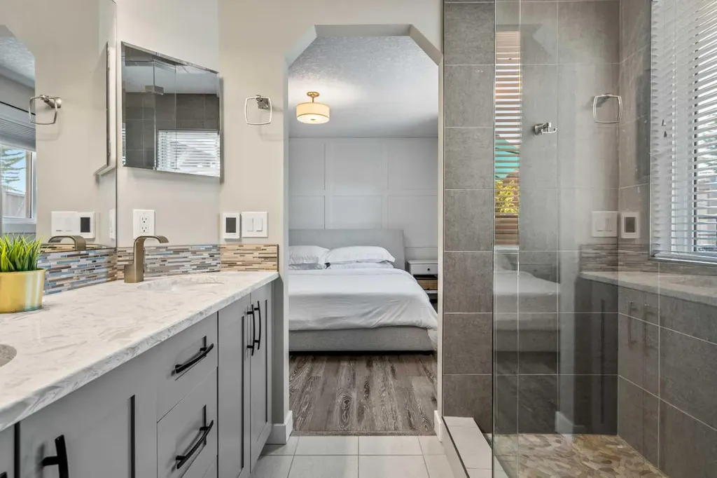 78 Edgevalley Close NW Calgary AB T3A 5E9