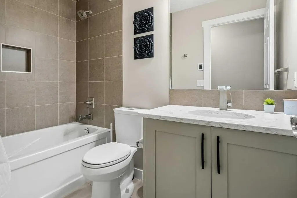 78 Edgevalley Close NW Calgary AB T3A 5E9