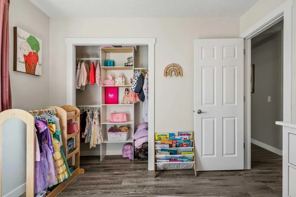 78 Edgevalley Close NW Calgary AB T3A 5E9