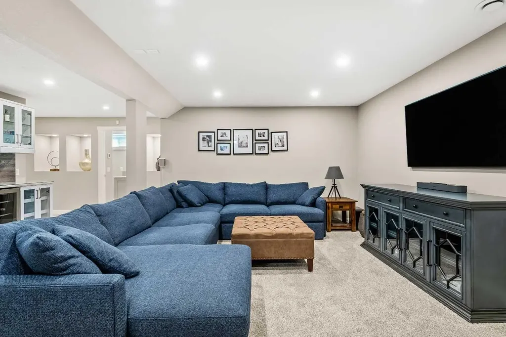 78 Edgevalley Close NW Calgary AB T3A 5E9