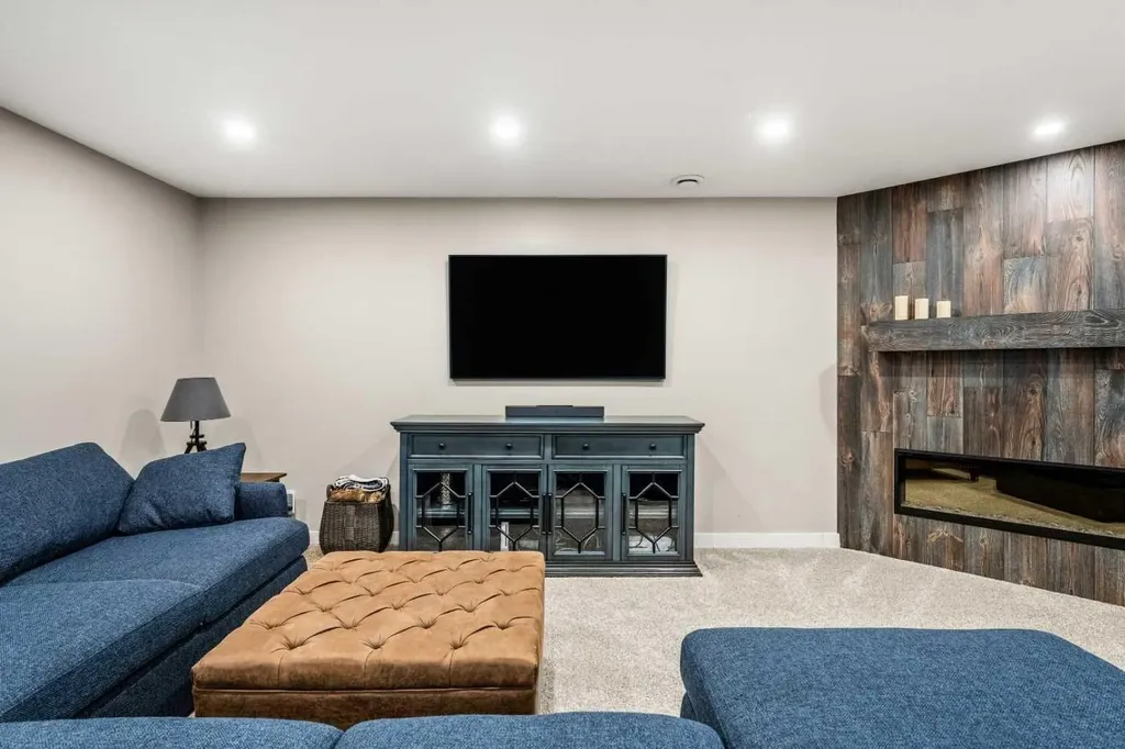 78 Edgevalley Close NW Calgary AB T3A 5E9
