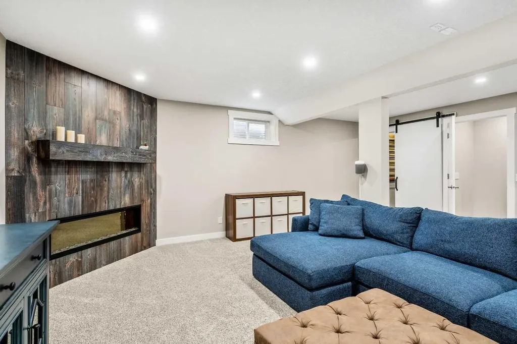 78 Edgevalley Close NW Calgary AB T3A 5E9