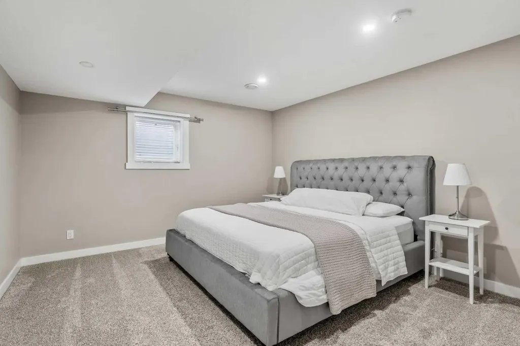 78 Edgevalley Close NW Calgary AB T3A 5E9