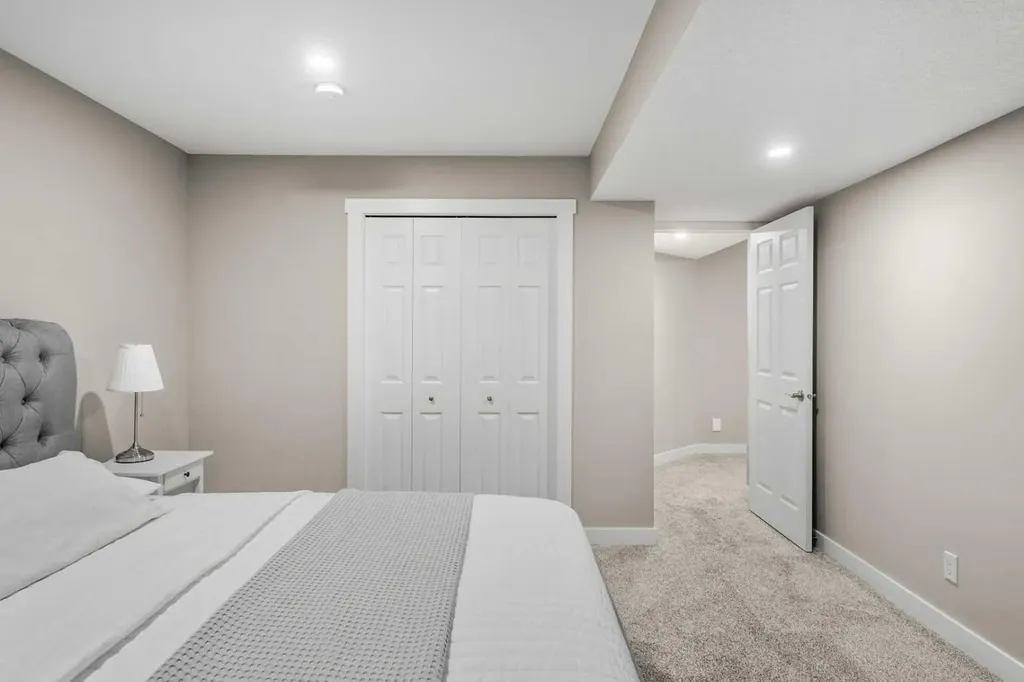 78 Edgevalley Close NW Calgary AB T3A 5E9