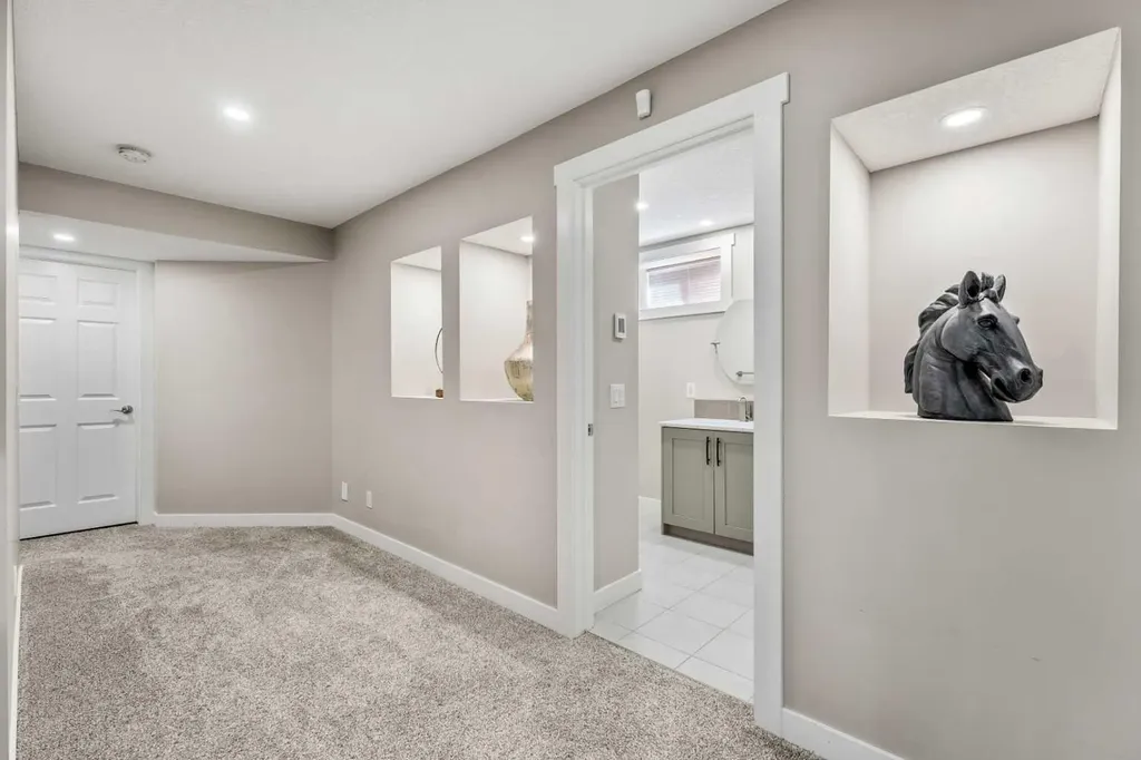 78 Edgevalley Close NW Calgary AB T3A 5E9