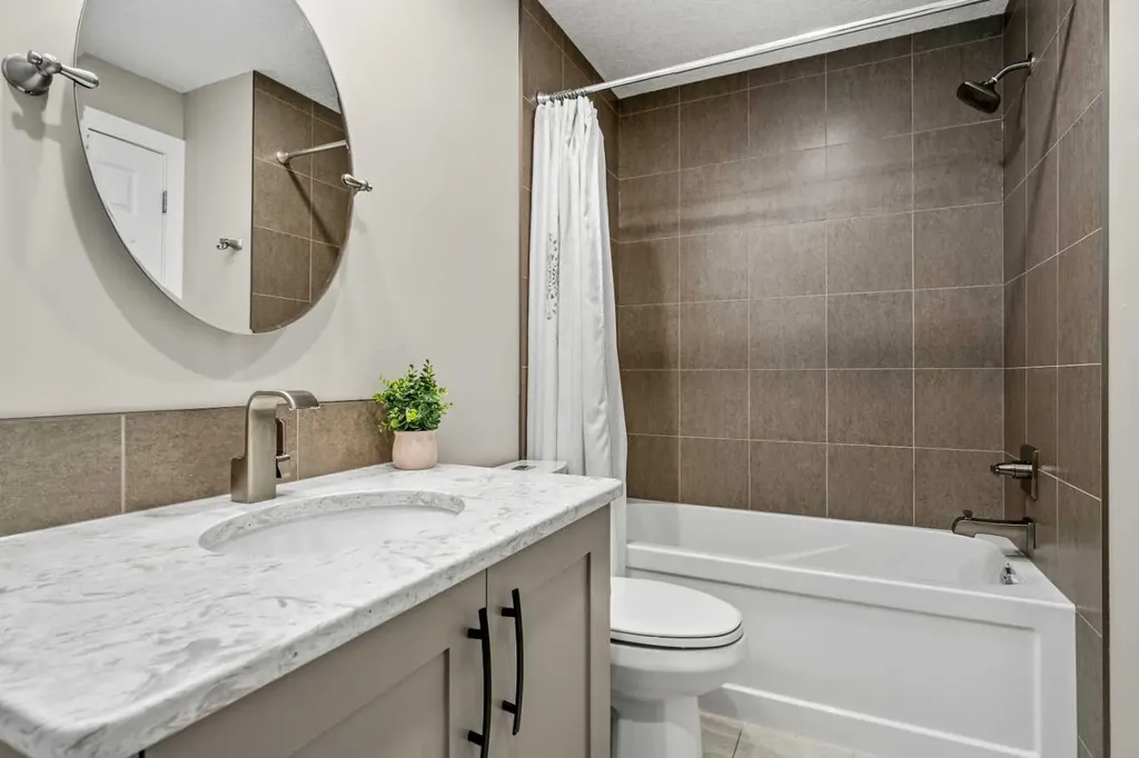 78 Edgevalley Close NW Calgary AB T3A 5E9