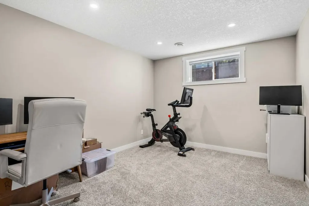 78 Edgevalley Close NW Calgary AB T3A 5E9