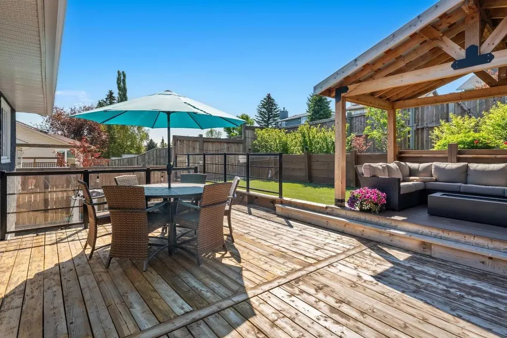78 Edgevalley Close NW Calgary AB T3A 5E9