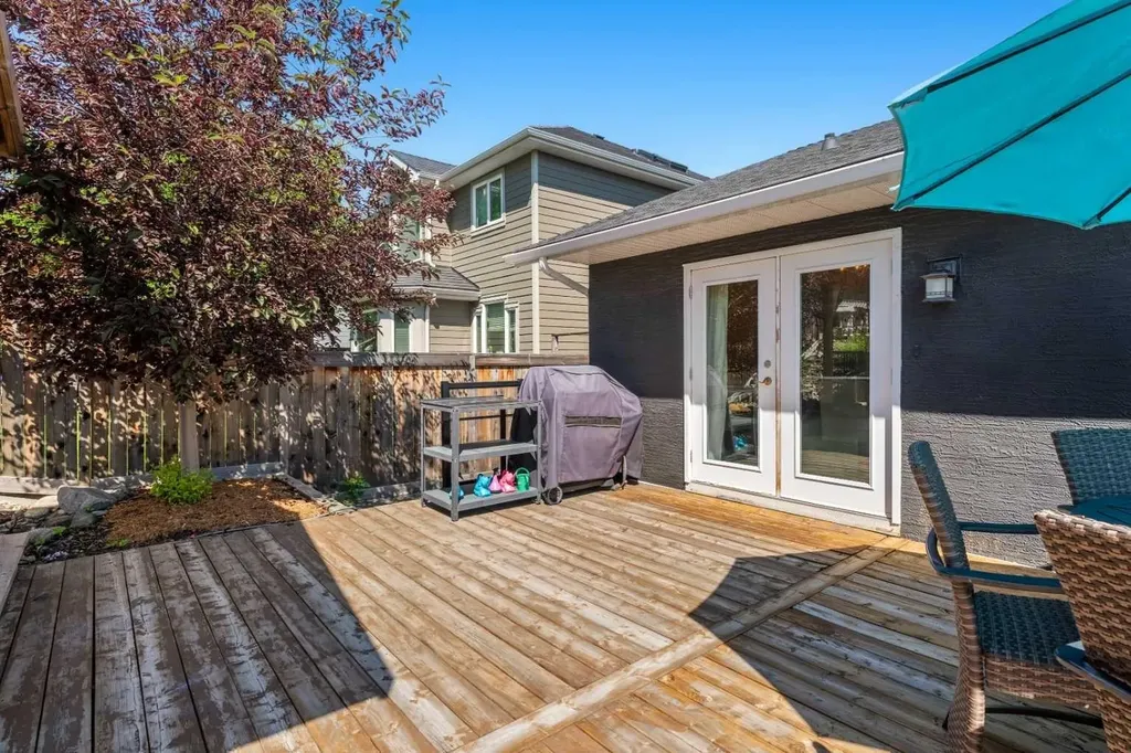 78 Edgevalley Close NW Calgary AB T3A 5E9
