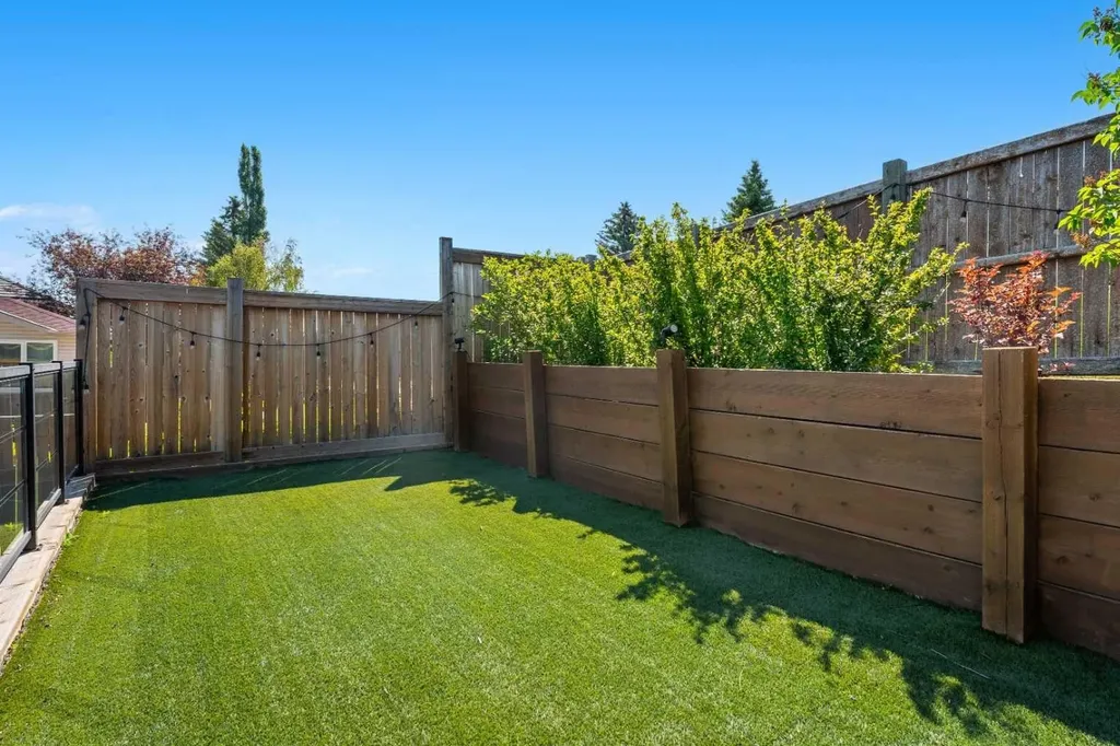 78 Edgevalley Close NW Calgary AB T3A 5E9