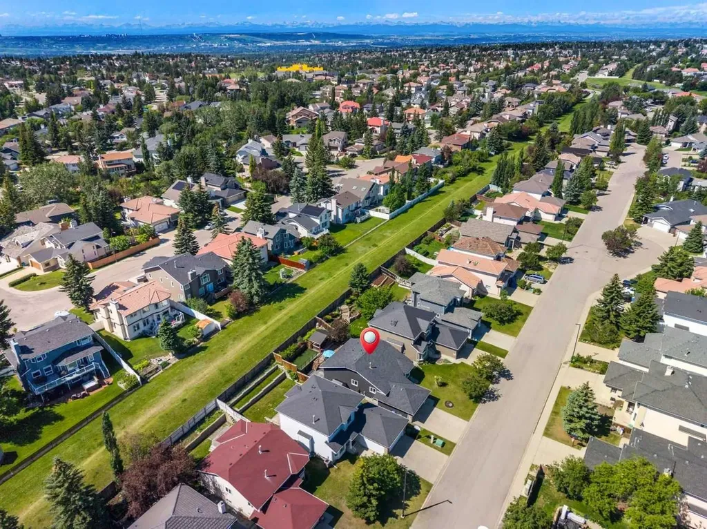 78 Edgevalley Close NW Calgary AB T3A 5E9