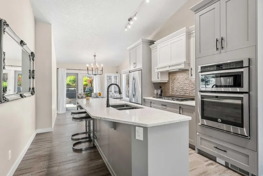 78 Edgevalley Close NW Calgary AB T3A 5E9