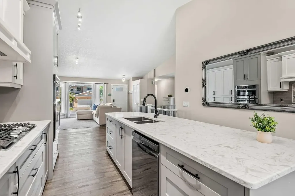 78 Edgevalley Close NW Calgary AB T3A 5E9