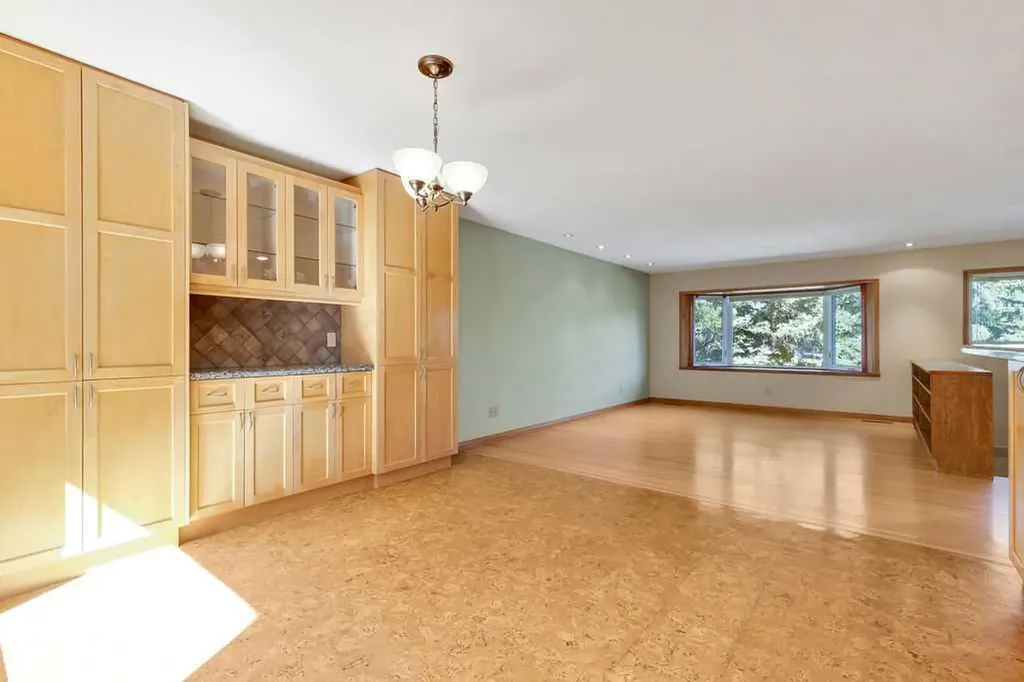 2415 Chicoutimi Drive NW Calgary AB T2L 0W2