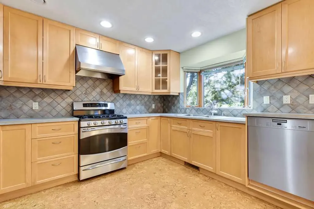 2415 Chicoutimi Drive NW Calgary AB T2L 0W2
