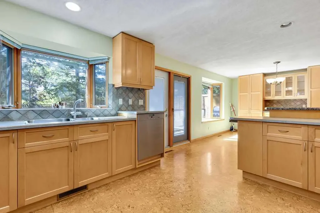 2415 Chicoutimi Drive NW Calgary AB T2L 0W2