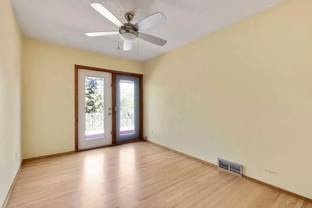 2415 Chicoutimi Drive NW Calgary AB T2L 0W2