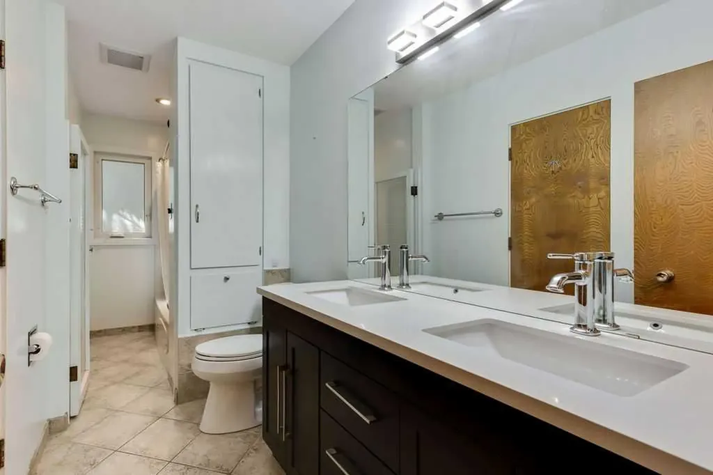 2415 Chicoutimi Drive NW Calgary AB T2L 0W2