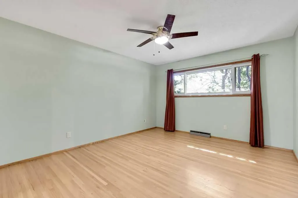 2415 Chicoutimi Drive NW Calgary AB T2L 0W2