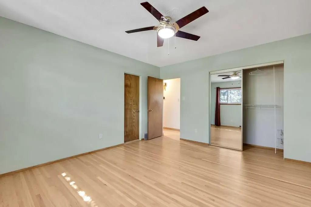 2415 Chicoutimi Drive NW Calgary AB T2L 0W2