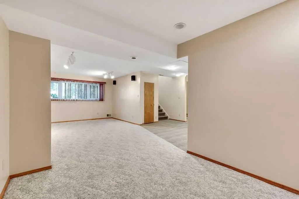 2415 Chicoutimi Drive NW Calgary AB T2L 0W2