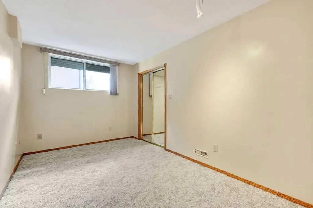 2415 Chicoutimi Drive NW Calgary AB T2L 0W2