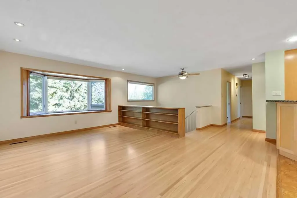 2415 Chicoutimi Drive NW Calgary AB T2L 0W2