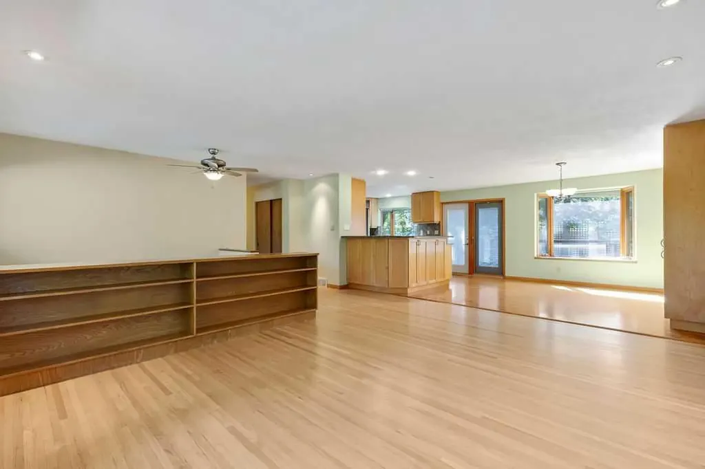 2415 Chicoutimi Drive NW Calgary AB T2L 0W2