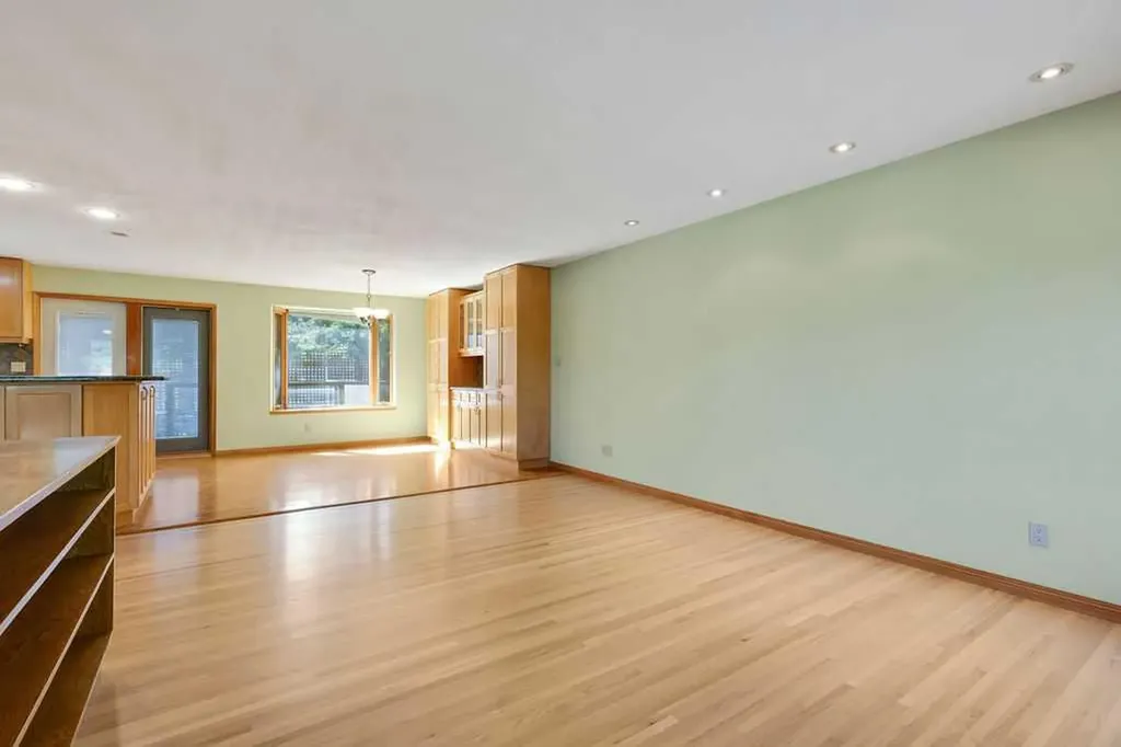 2415 Chicoutimi Drive NW Calgary AB T2L 0W2