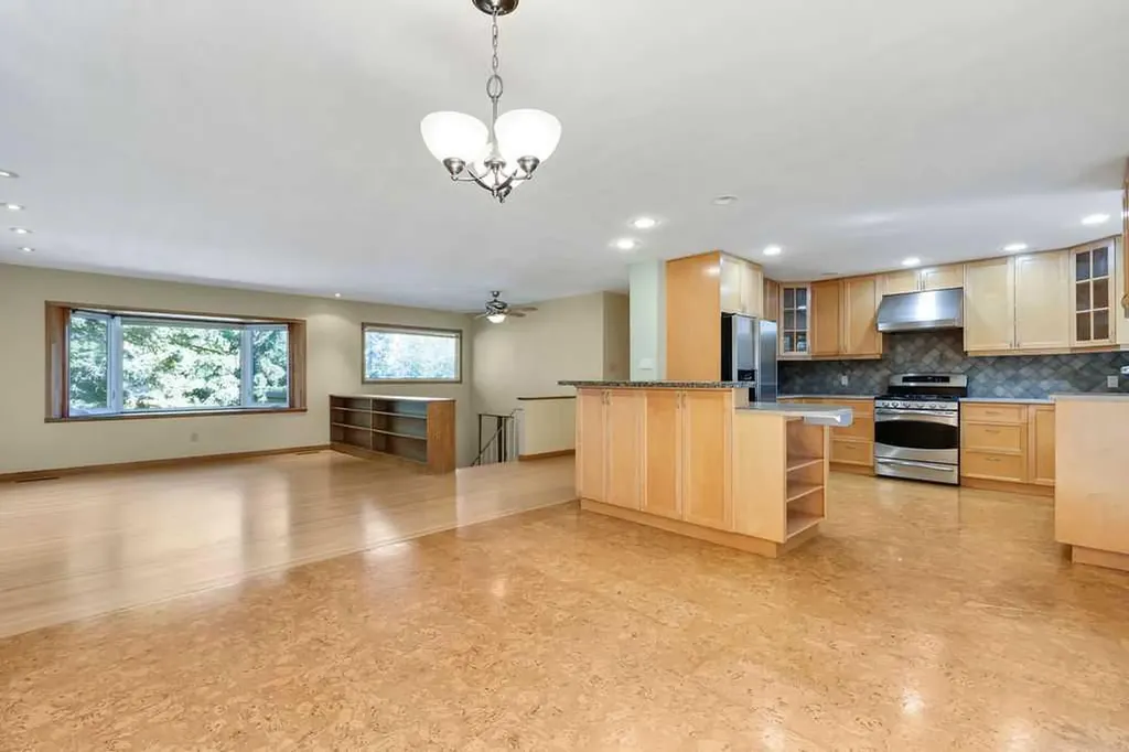 2415 Chicoutimi Drive NW Calgary AB T2L 0W2