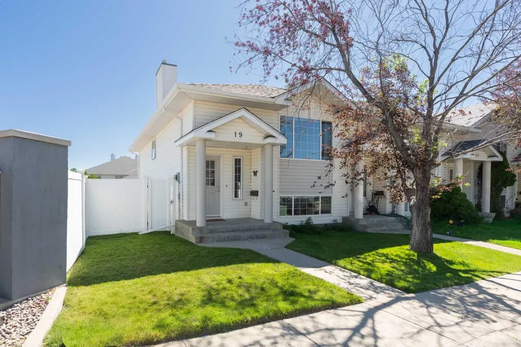 19 Chilcotin Lane W Lethbridge AB T1K 7G8