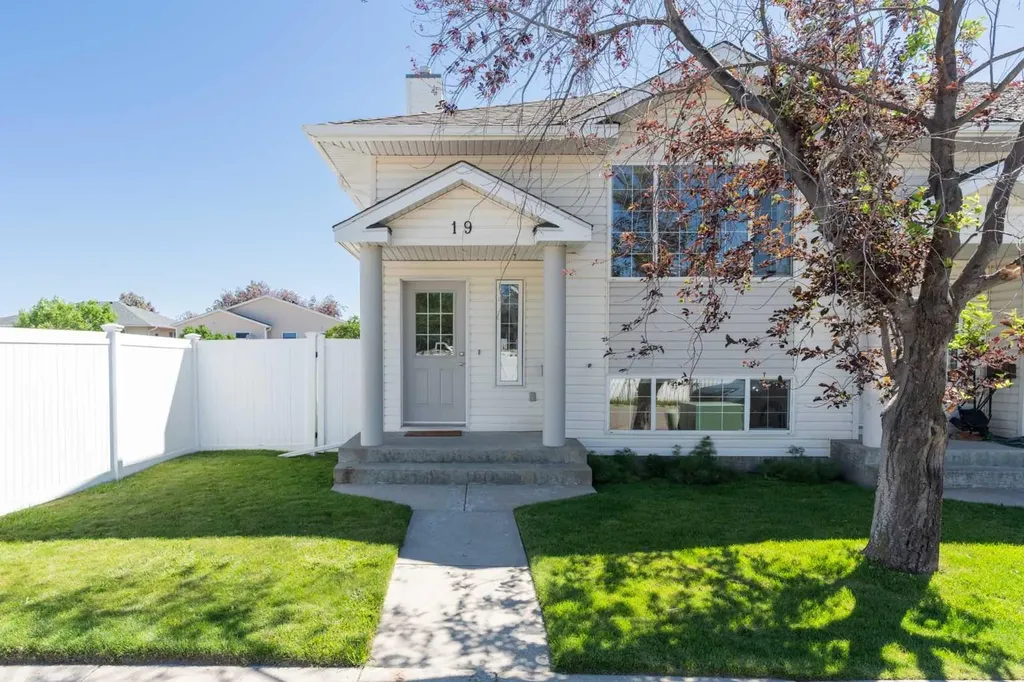 19 Chilcotin Lane W Lethbridge AB T1K 7G8