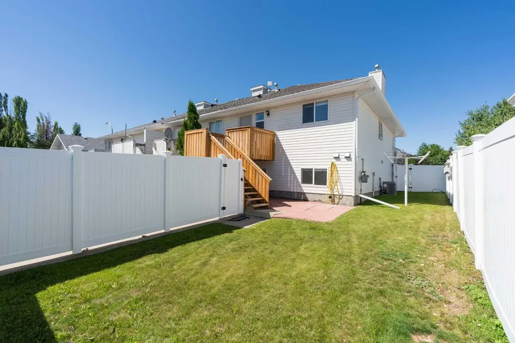 19 Chilcotin Lane W Lethbridge AB T1K 7G8