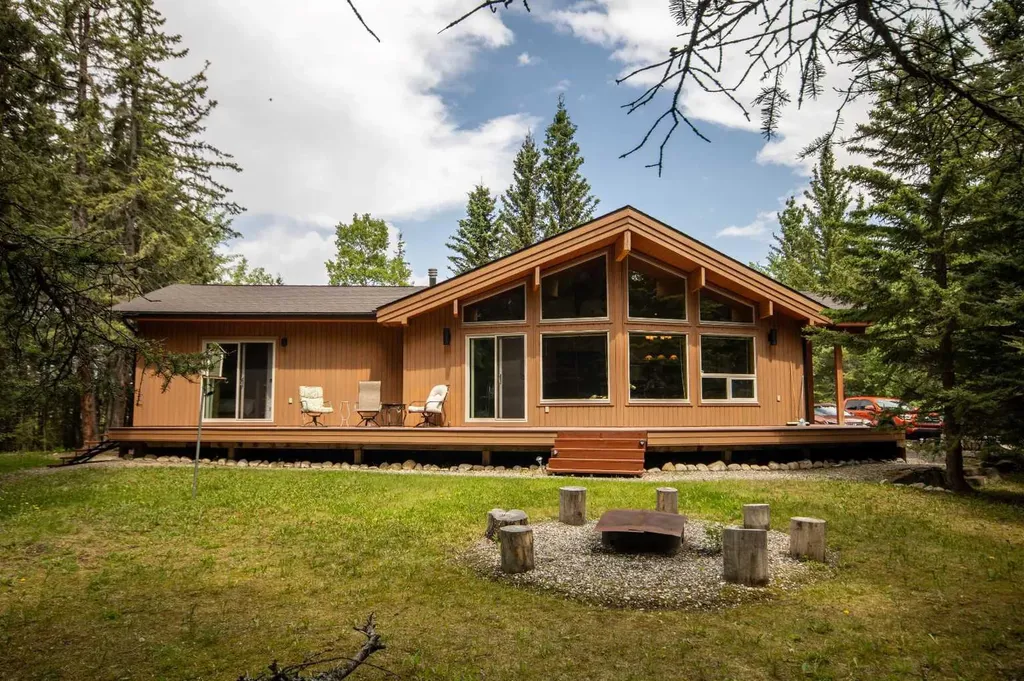32433 Range Road 61 Rural Mountain View County AB T0M 1X0