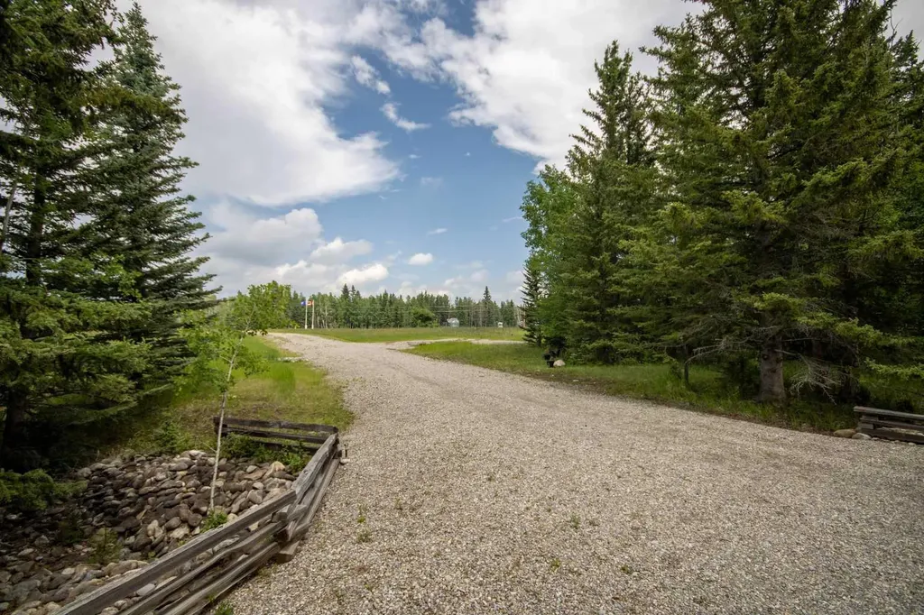 32433 Range Road 61 Rural Mountain View County AB T0M 1X0