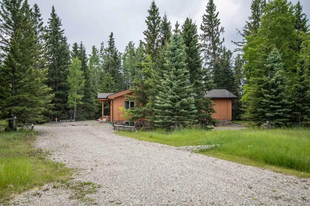 32433 Range Road 61 Rural Mountain View County AB T0M 1X0