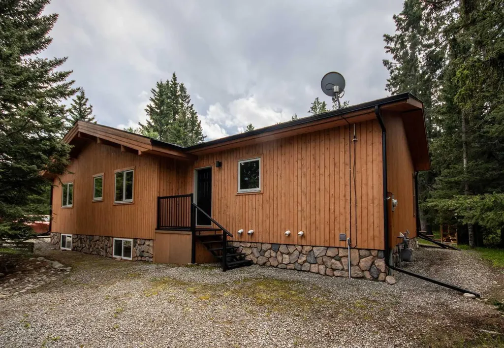 32433 Range Road 61 Rural Mountain View County AB T0M 1X0