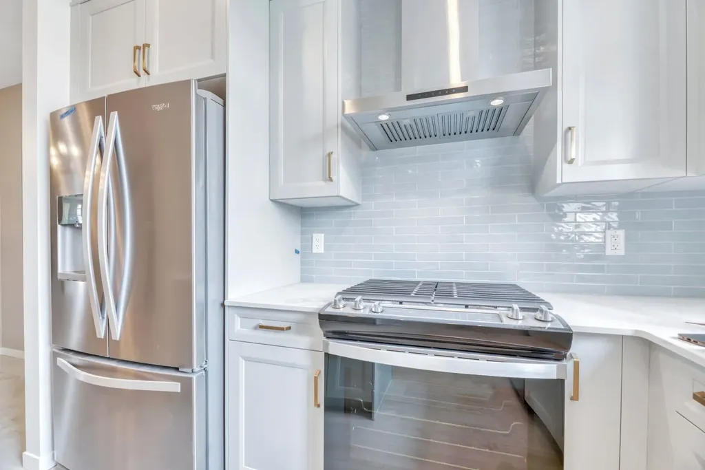 12 Belmont Place SW Calgary AB T2X 5T6