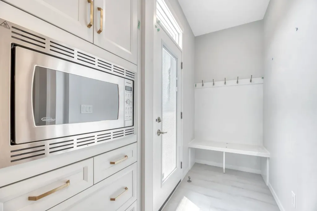 12 Belmont Place SW Calgary AB T2X 5T6