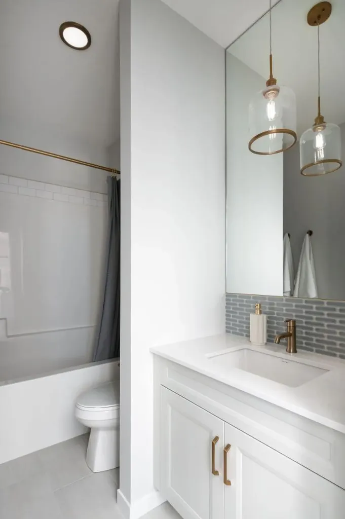 12 Belmont Place SW Calgary AB T2X 5T6
