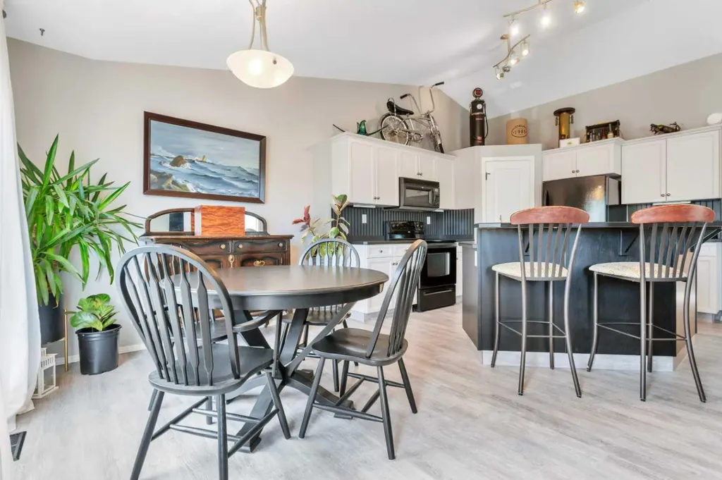 121 Wilkinson Circle Sylvan Lake AB T4S 2N7