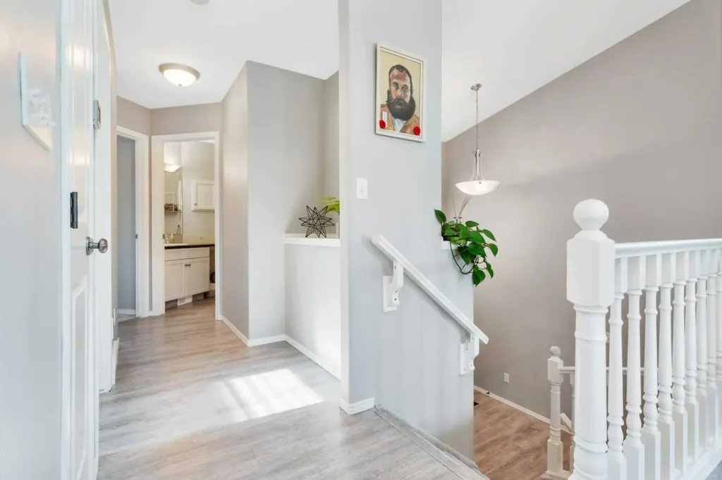 121 Wilkinson Circle Sylvan Lake AB T4S 2N7
