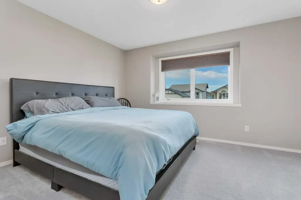 121 Wilkinson Circle Sylvan Lake AB T4S 2N7